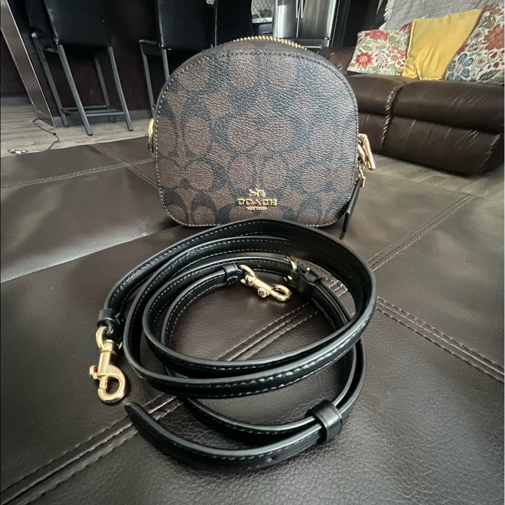 Coach mini Serena Crossbody In signature Canvas